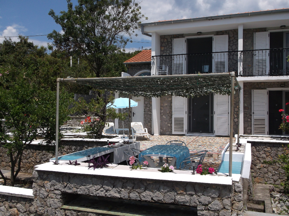 Villa Tara Bigova Вилла Тара находится в тихой рыбацкой деревушке Бигова, Черногория. Морская вода очень чистая, идеально подходят для купания и водного спорта.